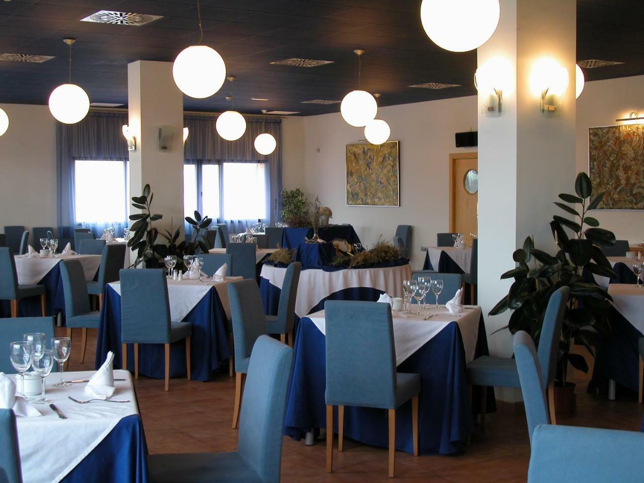 Hotel Villa De Estercuel Экстерьер фото