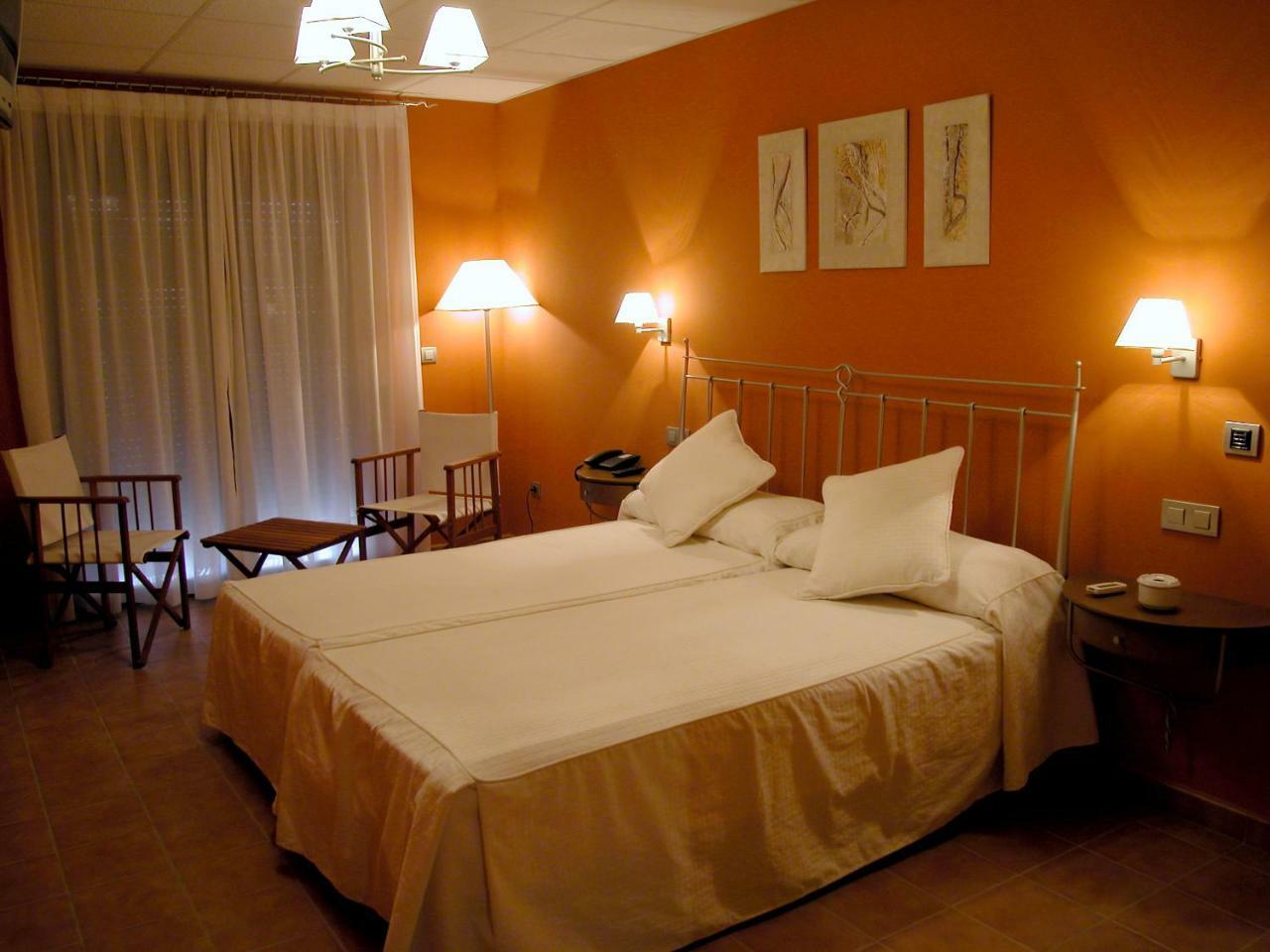 Hotel Villa De Estercuel Экстерьер фото